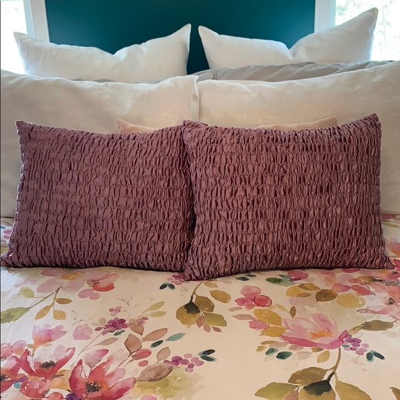 Dkny Other - DNKY Decorative Pillows